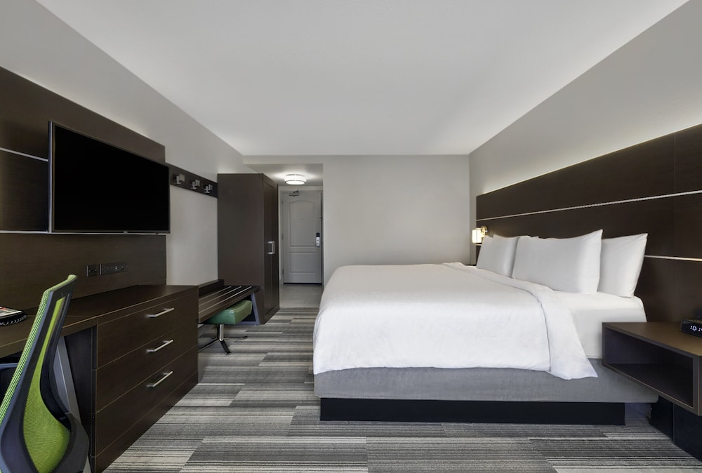 holiday inn express and suites kansas city grandvi