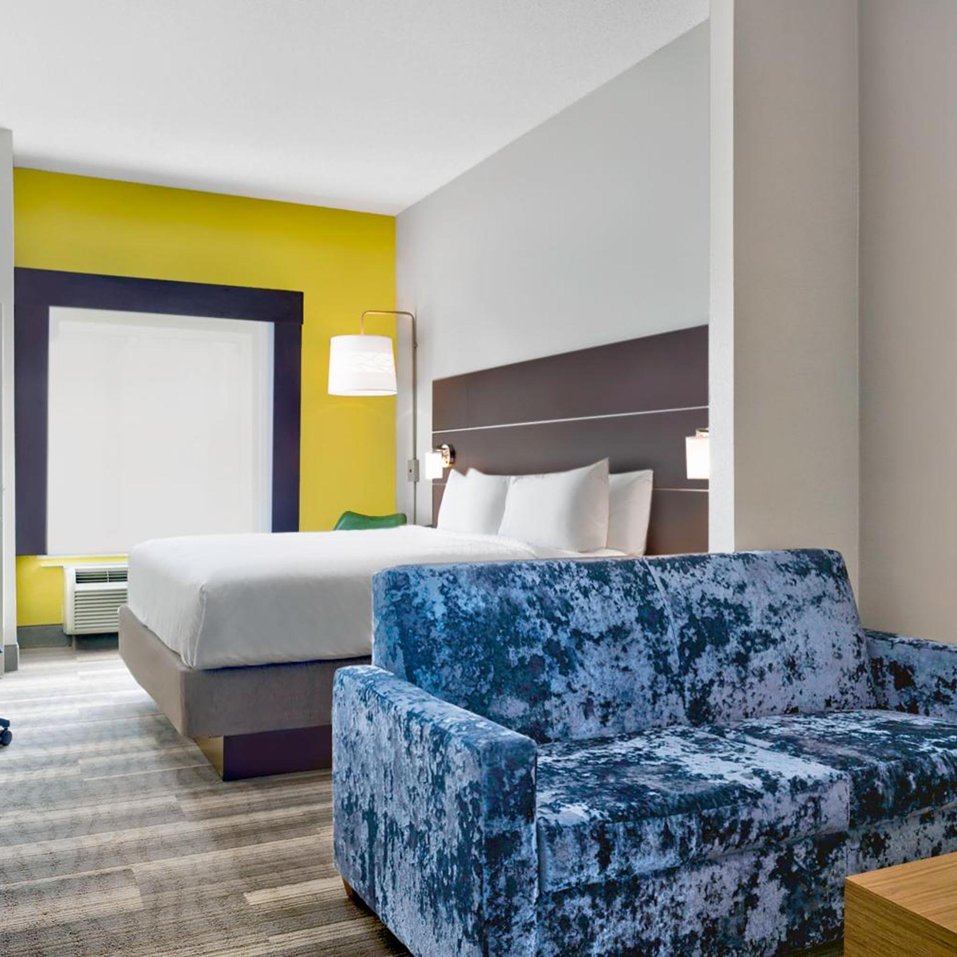 holiday inn express and suites kansas city grandvi