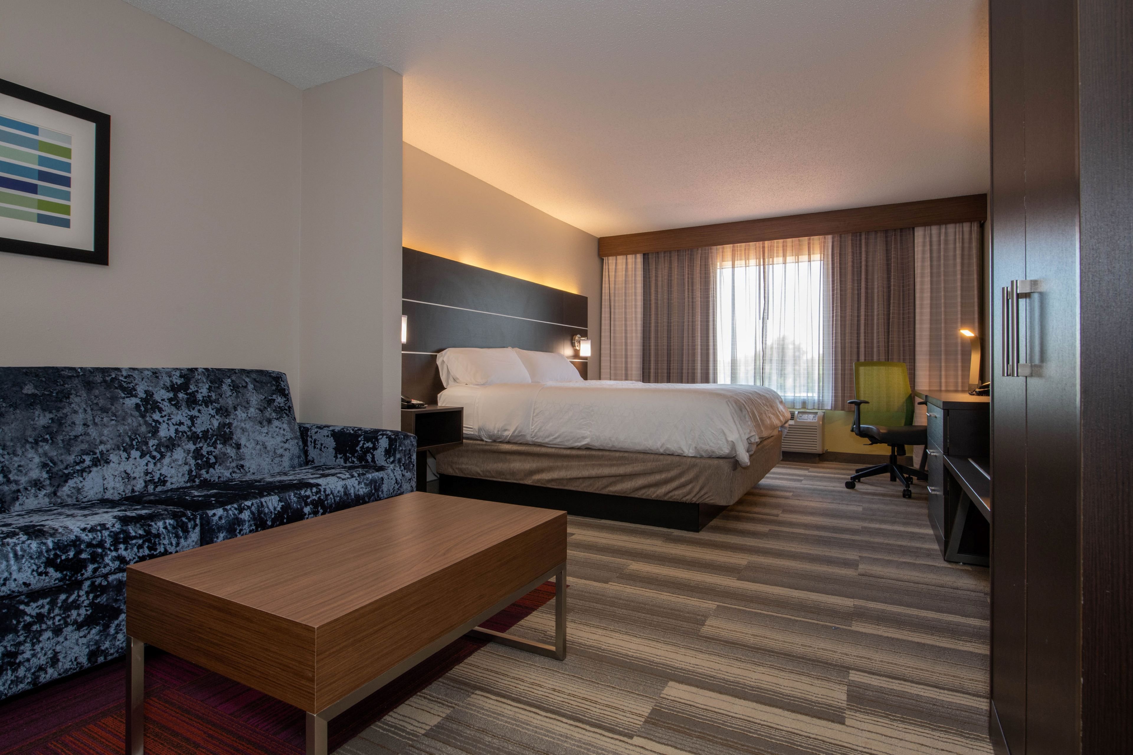 holiday inn express and suites kansas city grandvi