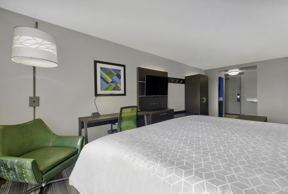 holiday inn express and suites kansas city grandvi