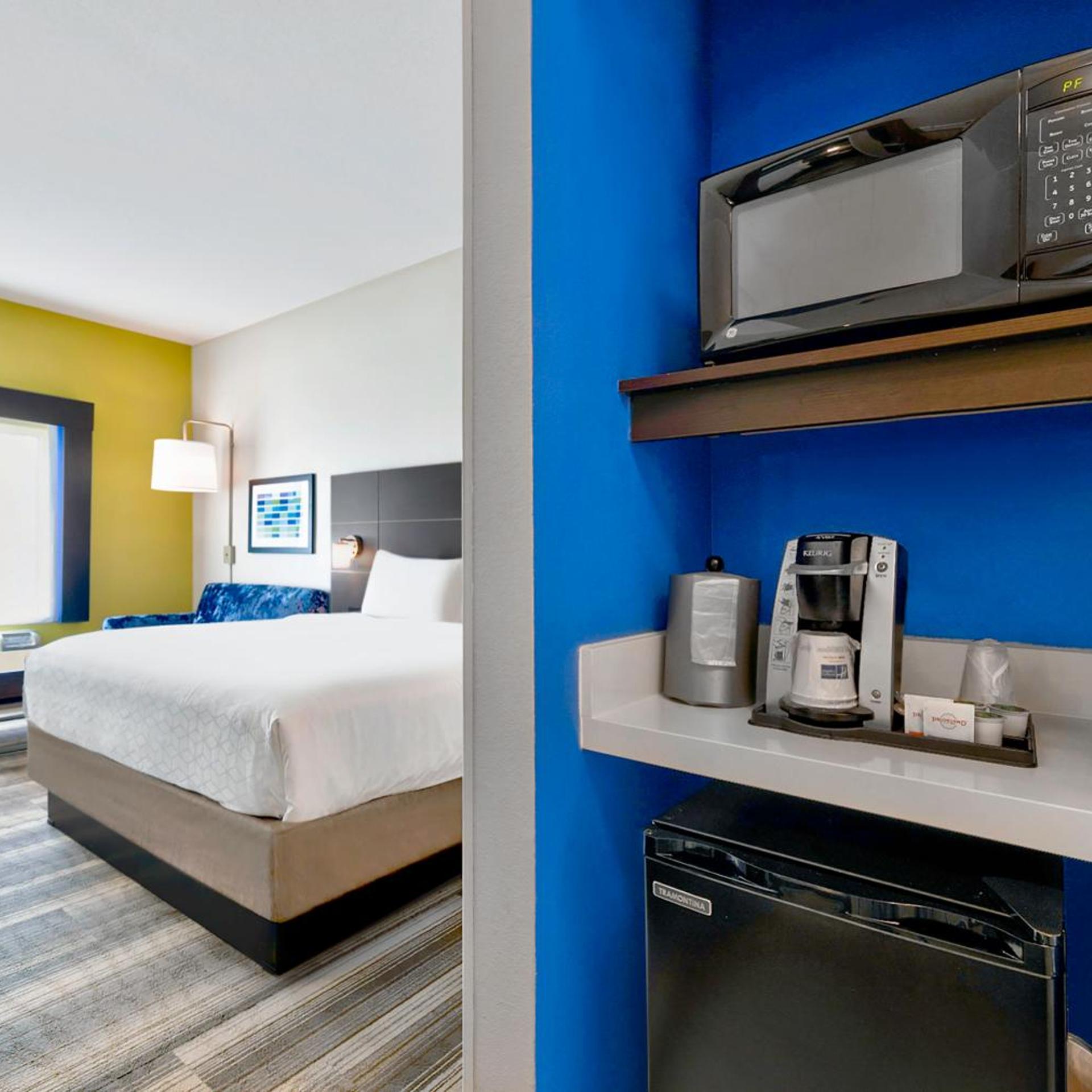 holiday inn express and suites kansas city grandvi
