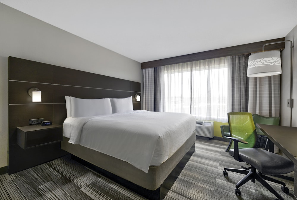 holiday inn express and suites kansas city grandvi