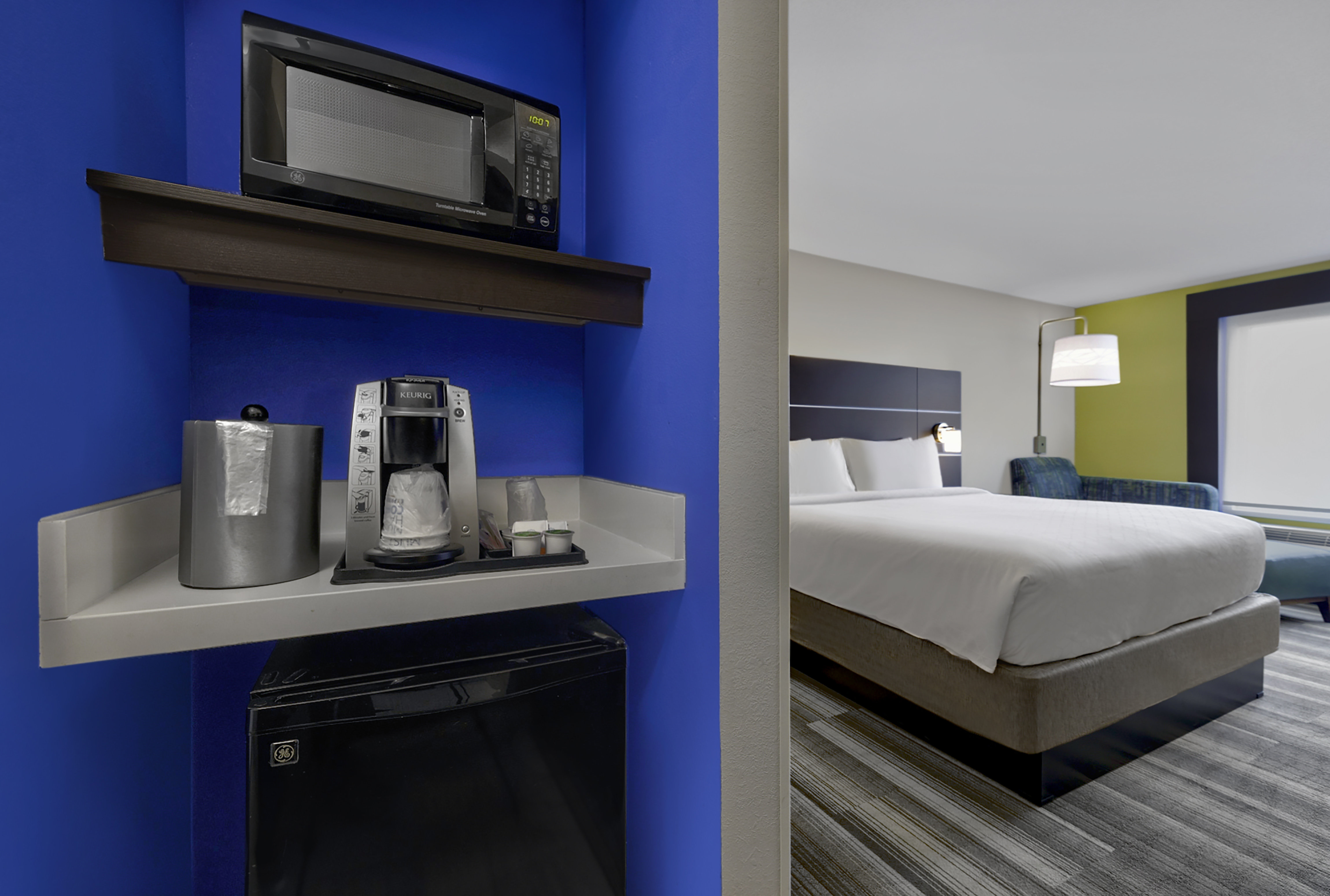 holiday inn express and suites kansas city grandvi