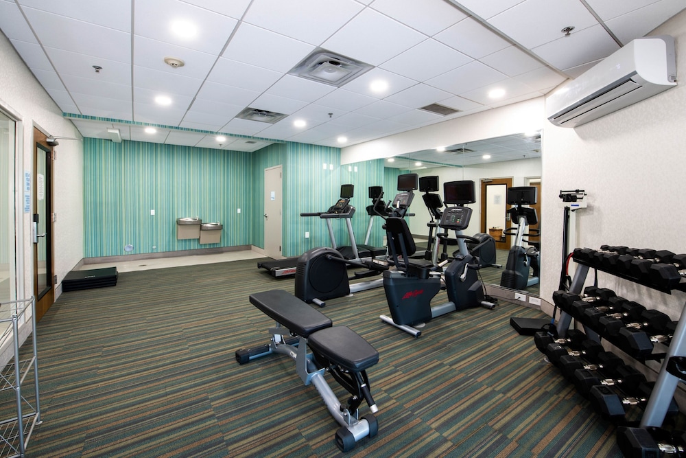 holiday inn express and suites kansas city grandvi