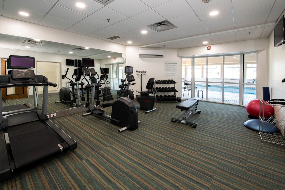 holiday inn express and suites kansas city grandvi