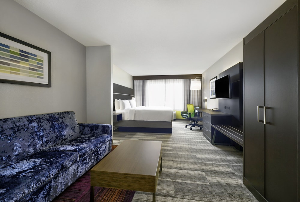 holiday inn express and suites kansas city grandvi