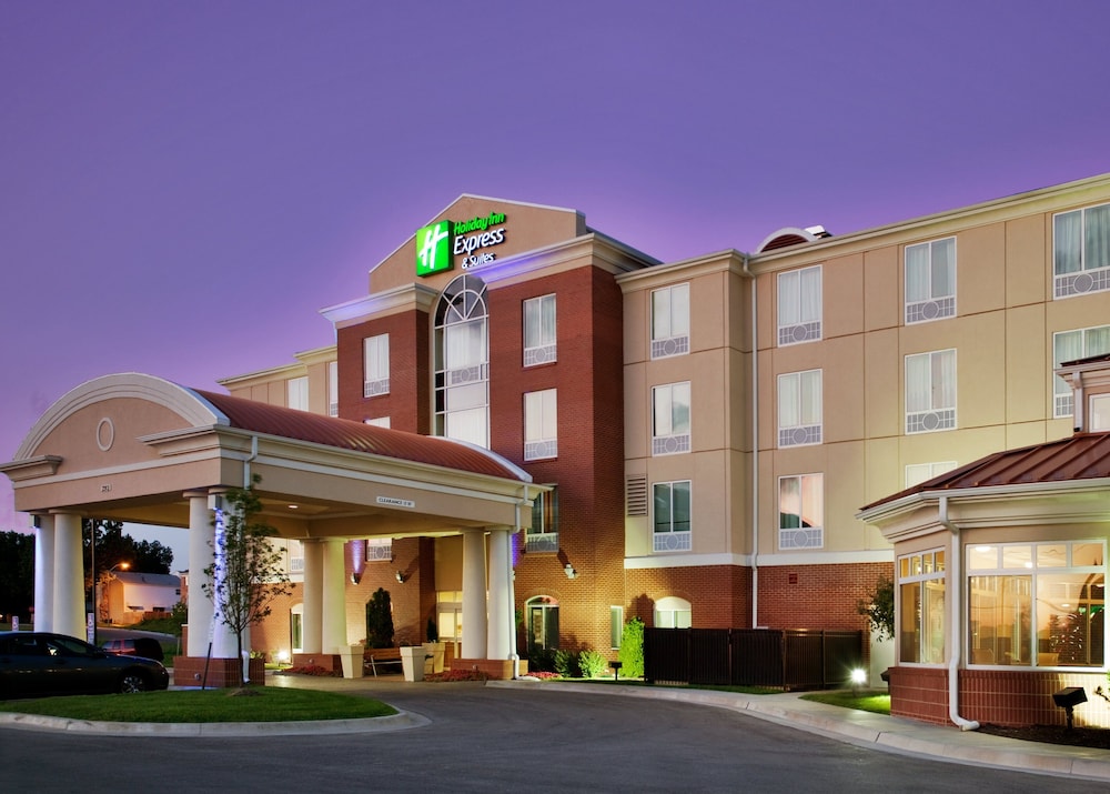 holiday inn express and suites kansas city grandvi