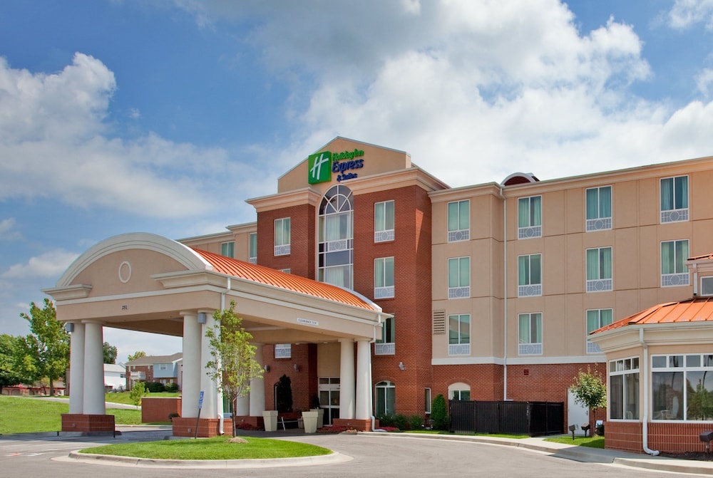 holiday inn express and suites kansas city grandvi