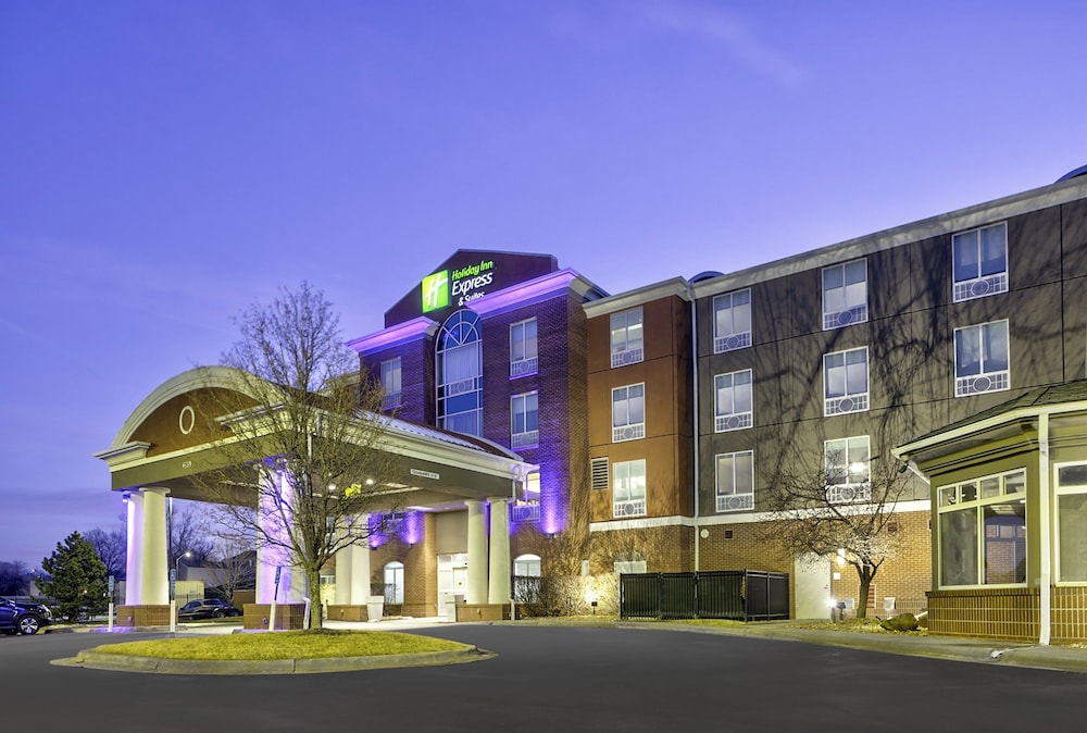 holiday inn express and suites kansas city grandvi