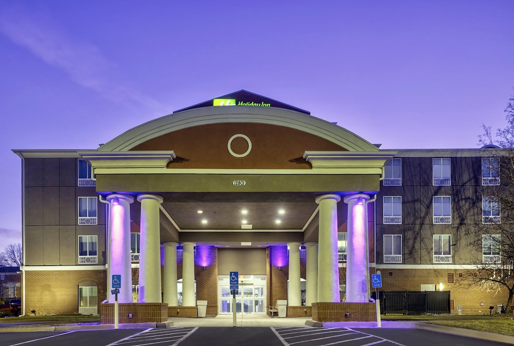 holiday inn express and suites kansas city grandvi
