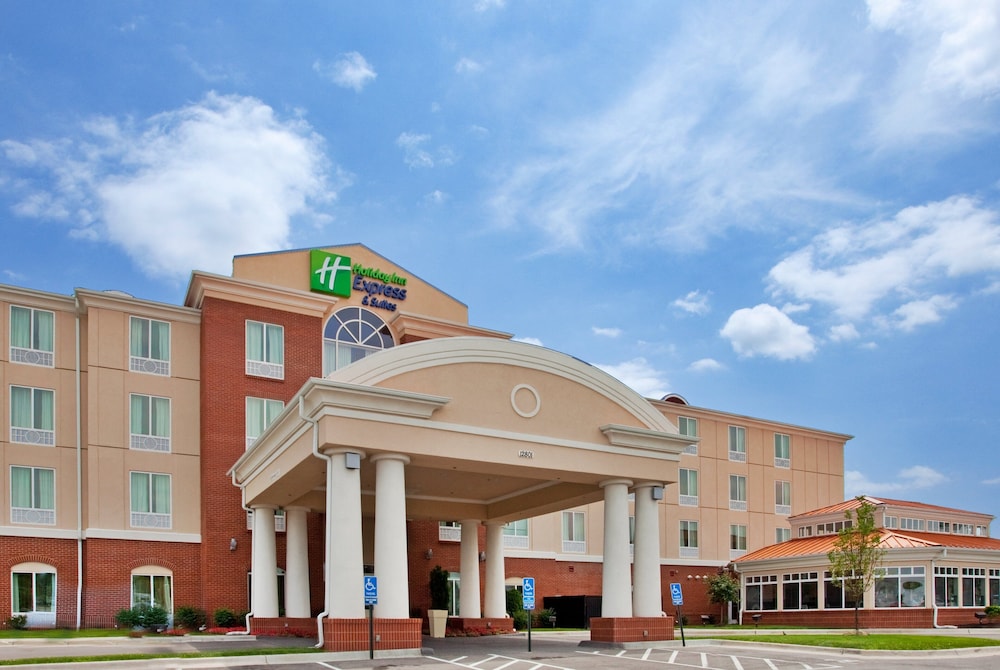 holiday inn express and suites kansas city grandvi