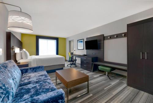 holiday inn express and suites kansas city grandvi