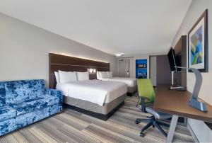 holiday inn express and suites kansas city grandvi