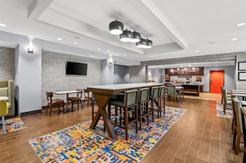hampton inn omaha west dodge road old mill