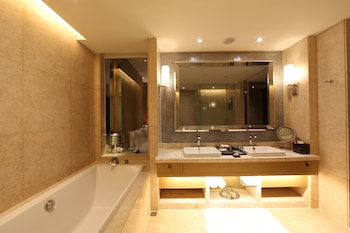 renaissance chengdu hotel