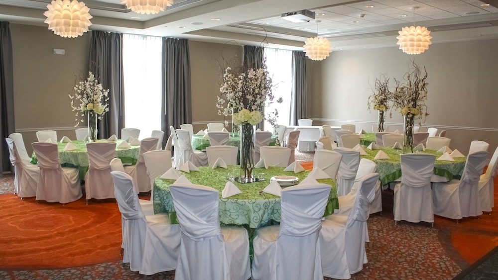 holiday inn hotel and suites davenport by ihg