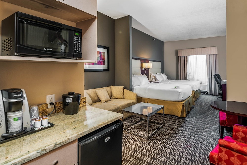 holiday inn express and suites lantana by ihg