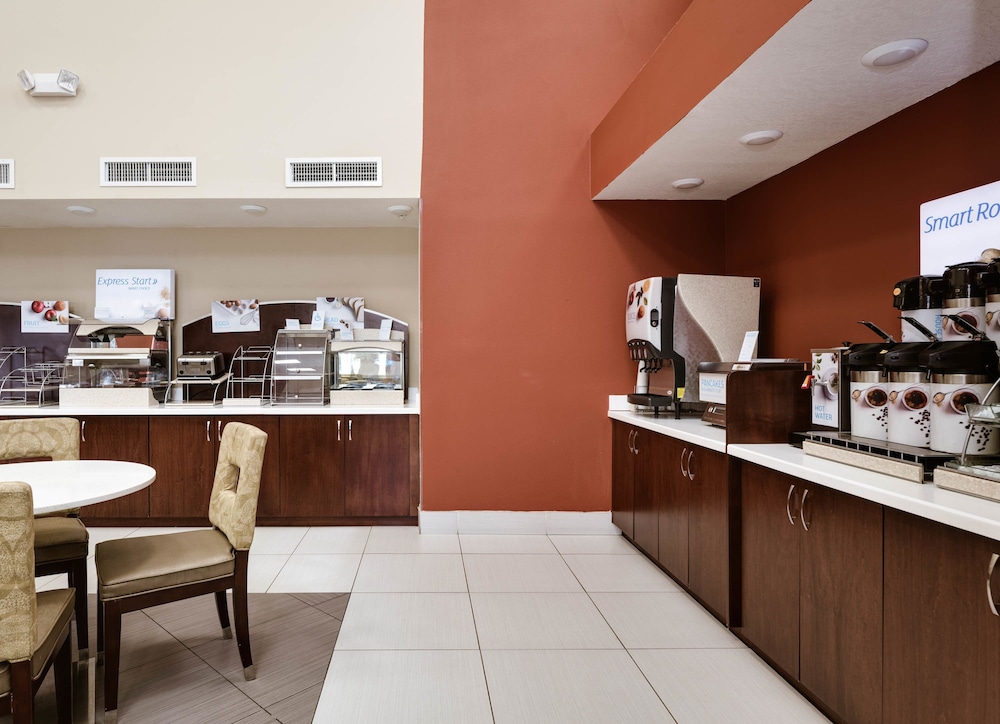 holiday inn express and suites lantana by ihg