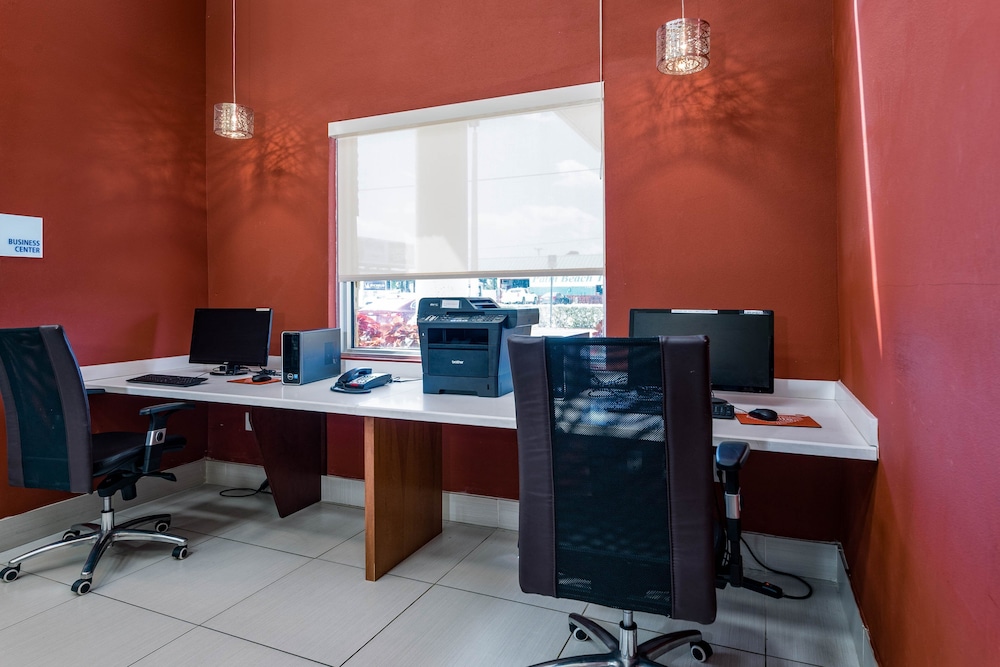 holiday inn express and suites lantana by ihg