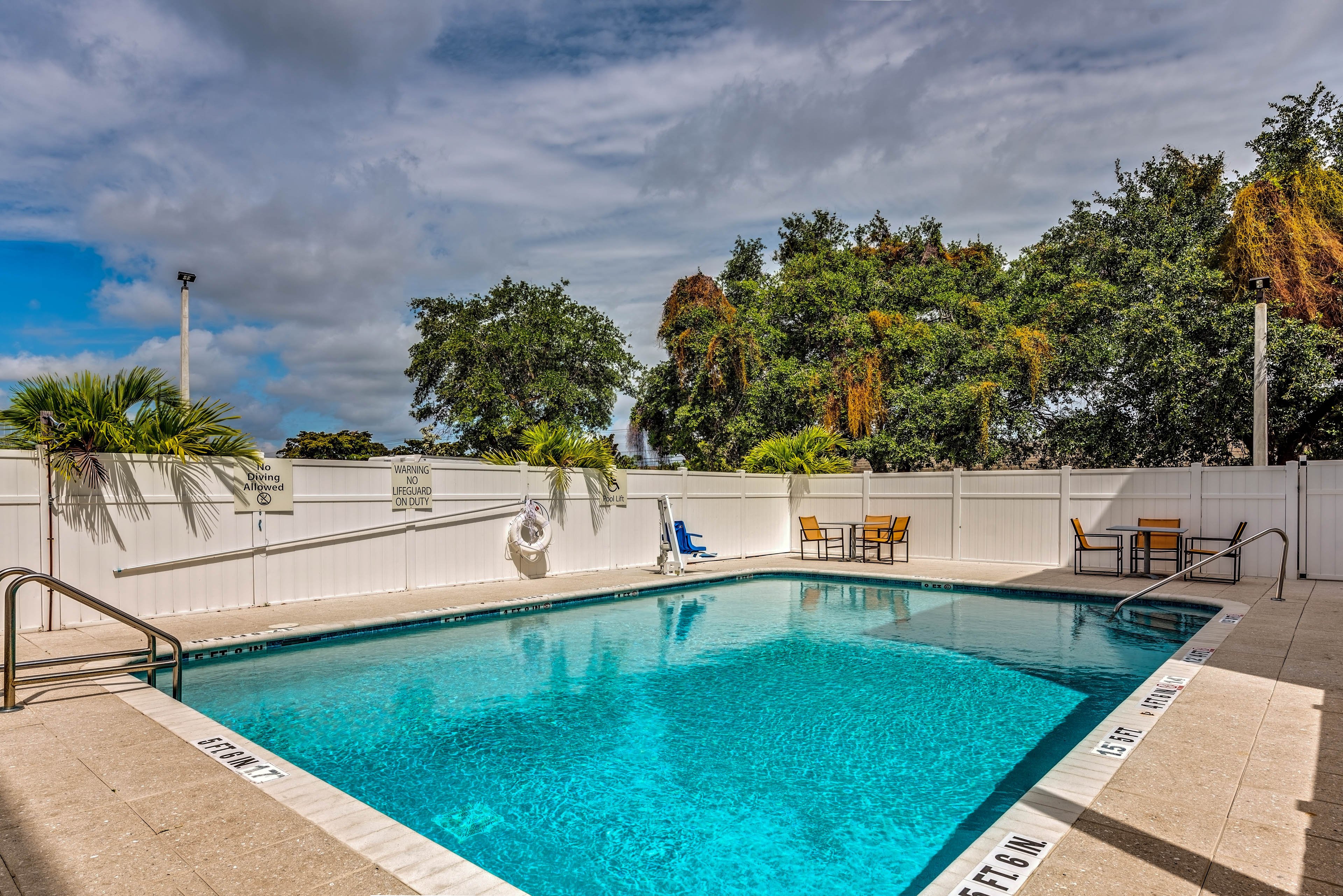 holiday inn express and suites lantana by ihg