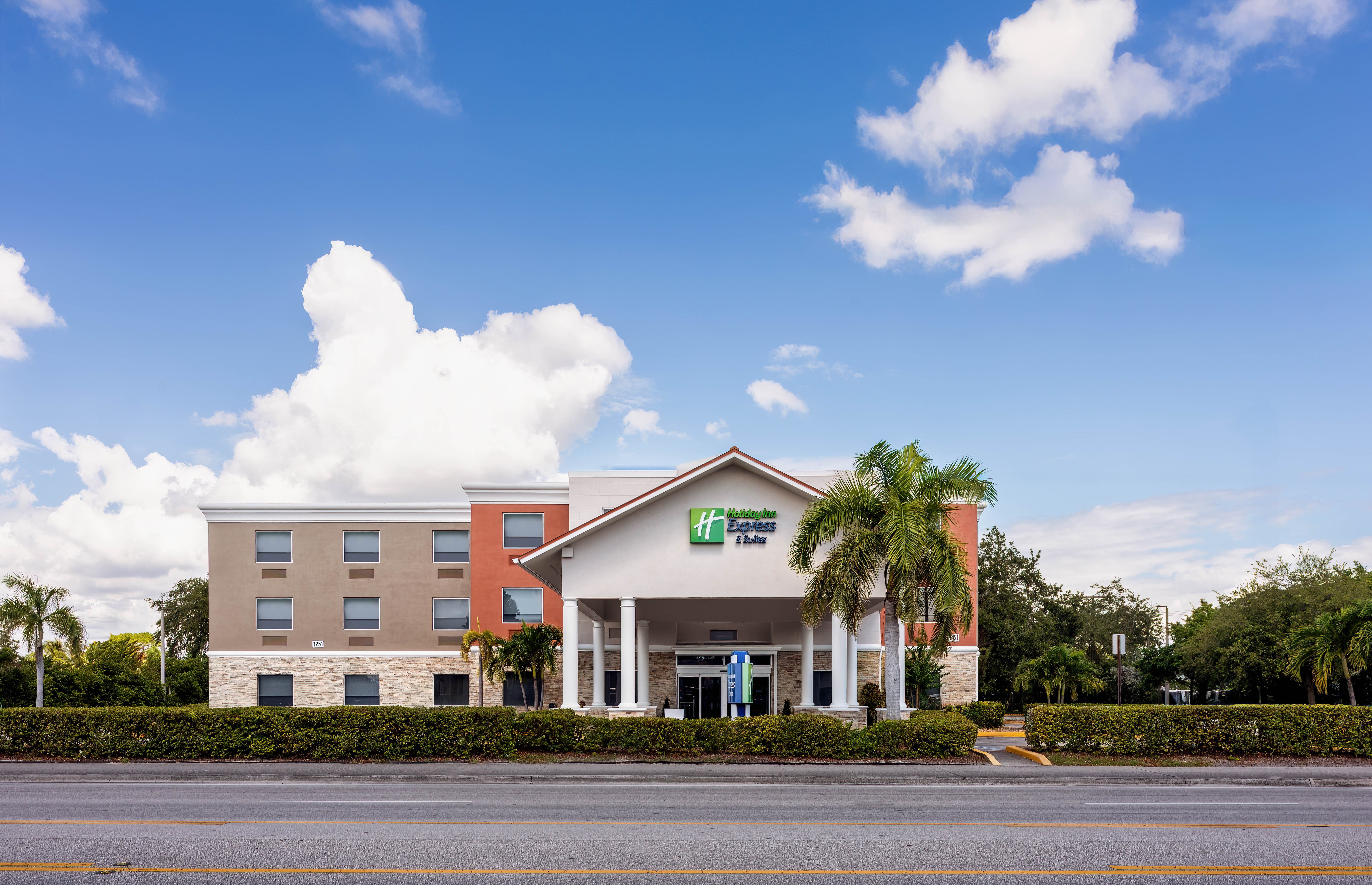 holiday inn express and suites lantana by ihg