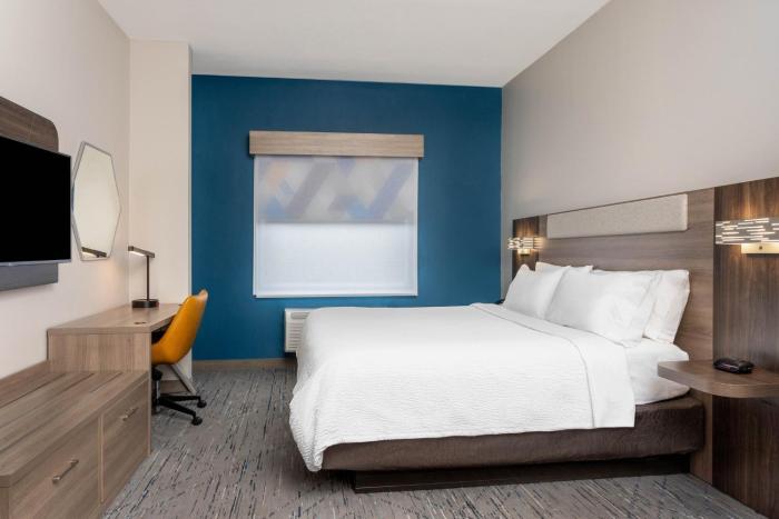 holiday inn express and suites lantana by ihg