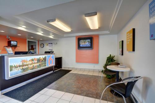motel 6 chicopee ma springfield