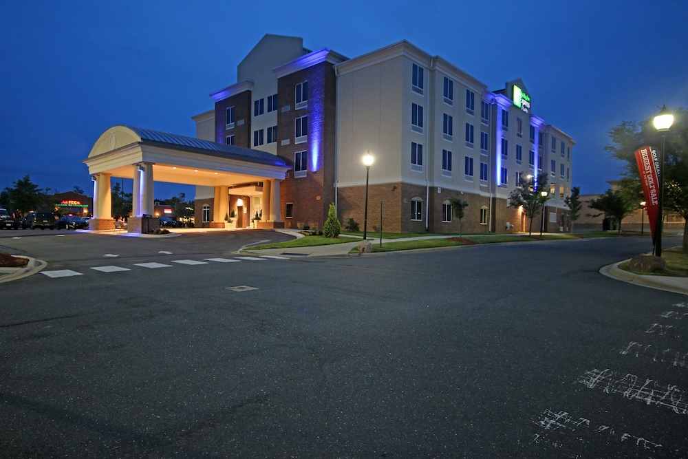 holiday inn express and suites charlotte north by ihg