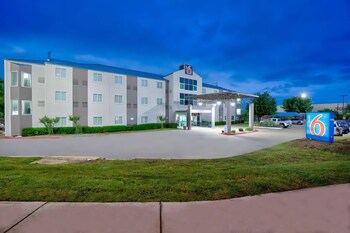 motel 6 benbrook tx fort worth