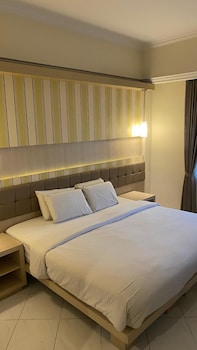 royal hotel and villa batu