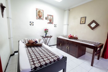 royal hotel and villa batu