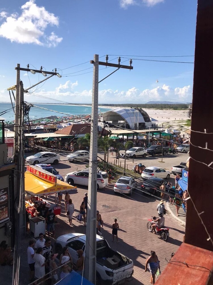 pe na areia beach hostel