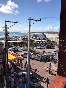 pe na areia beach hostel