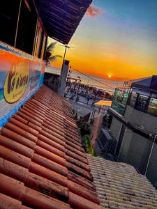 pe na areia beach hostel