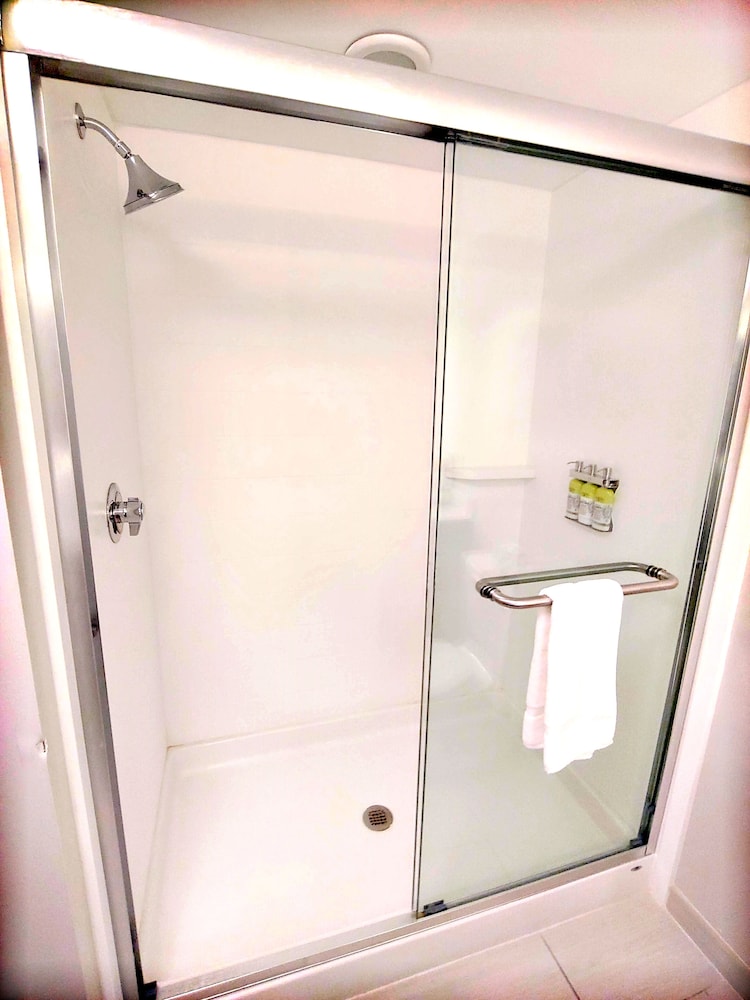 holiday inn express and suites clear spring by ihg