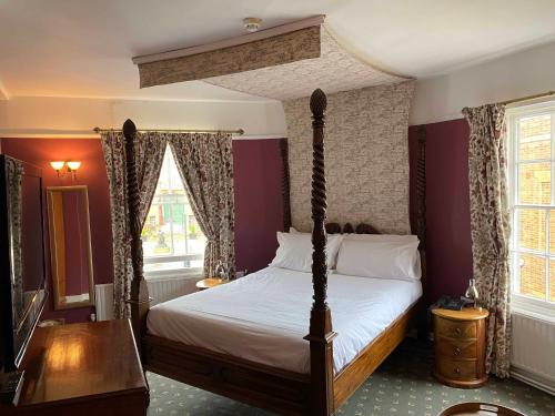 The Bull Inn,Near Pine Lakes International Country Club,4 star