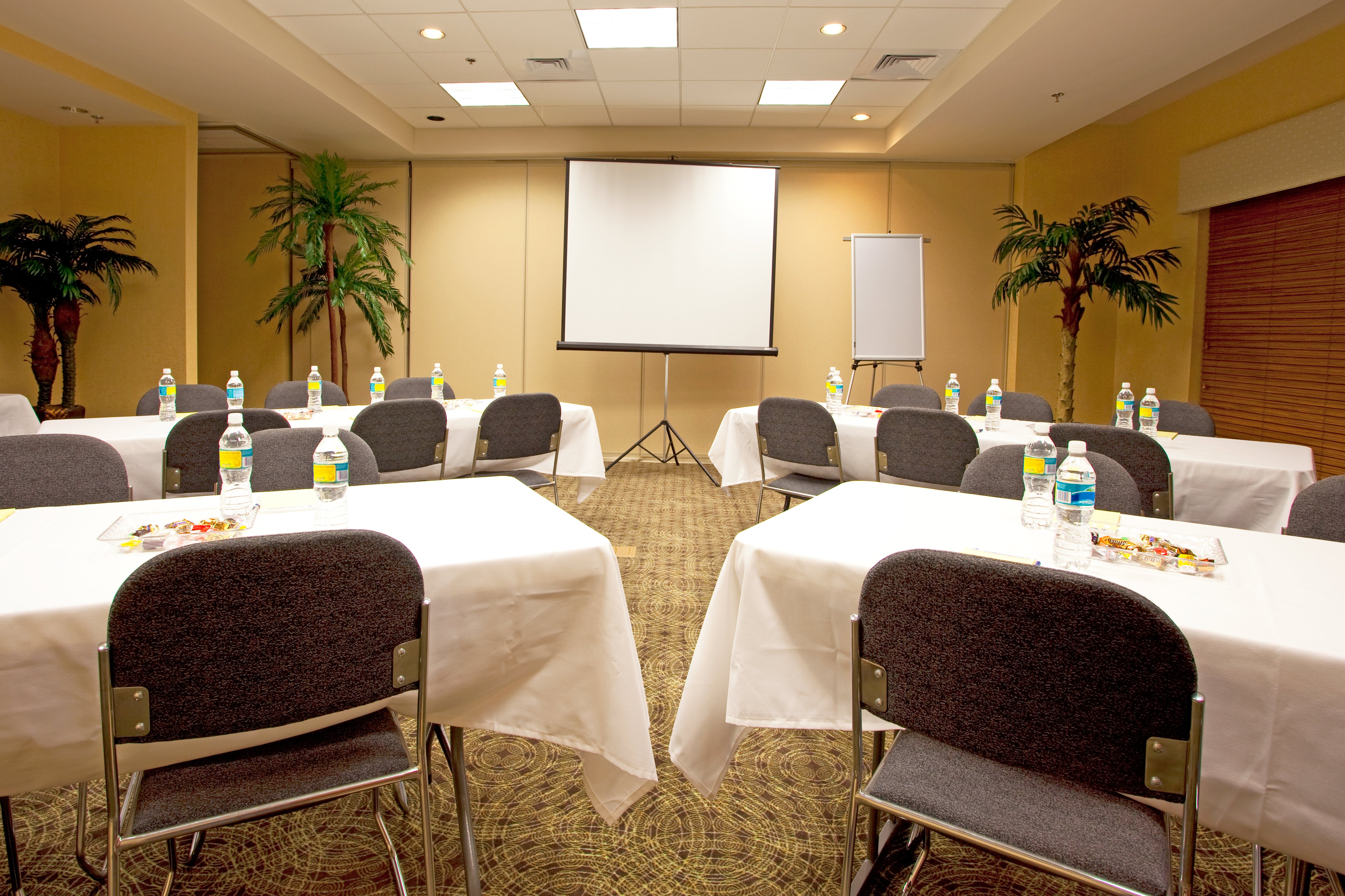 holiday inn express and suites chaffee jacksonville west by ihg