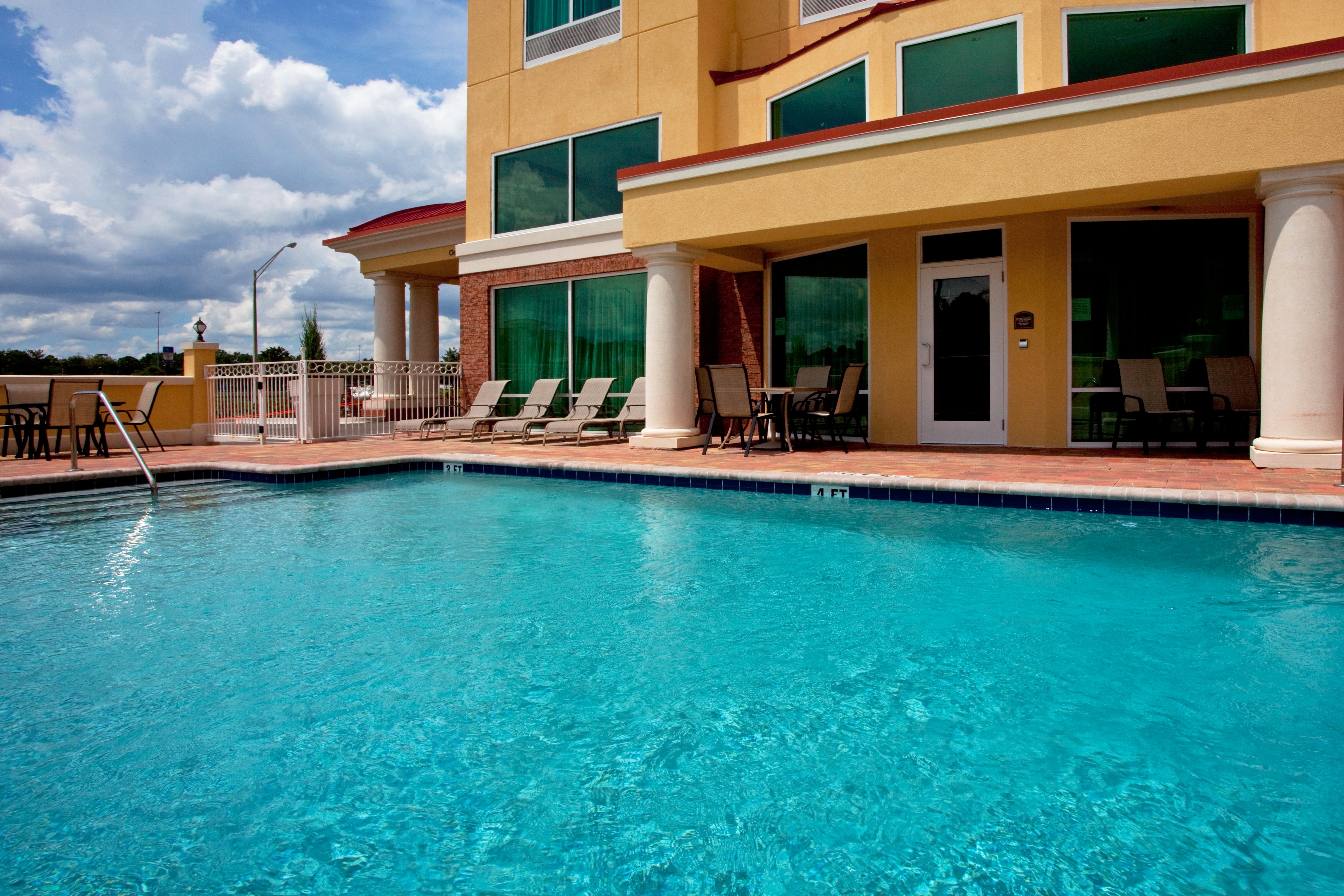 holiday inn express and suites chaffee jacksonville west by ihg