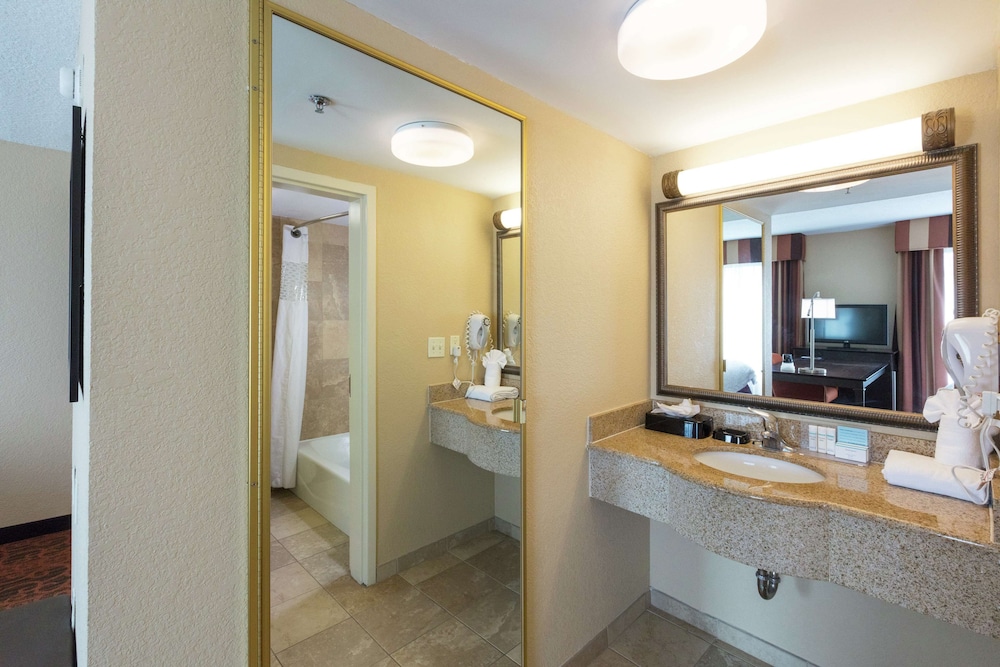 hampton inn suites jacksonville airport