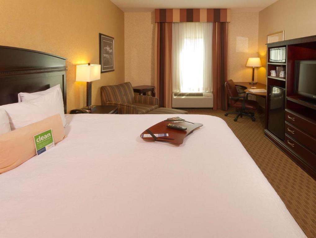 hampton inn suites jacksonville airport