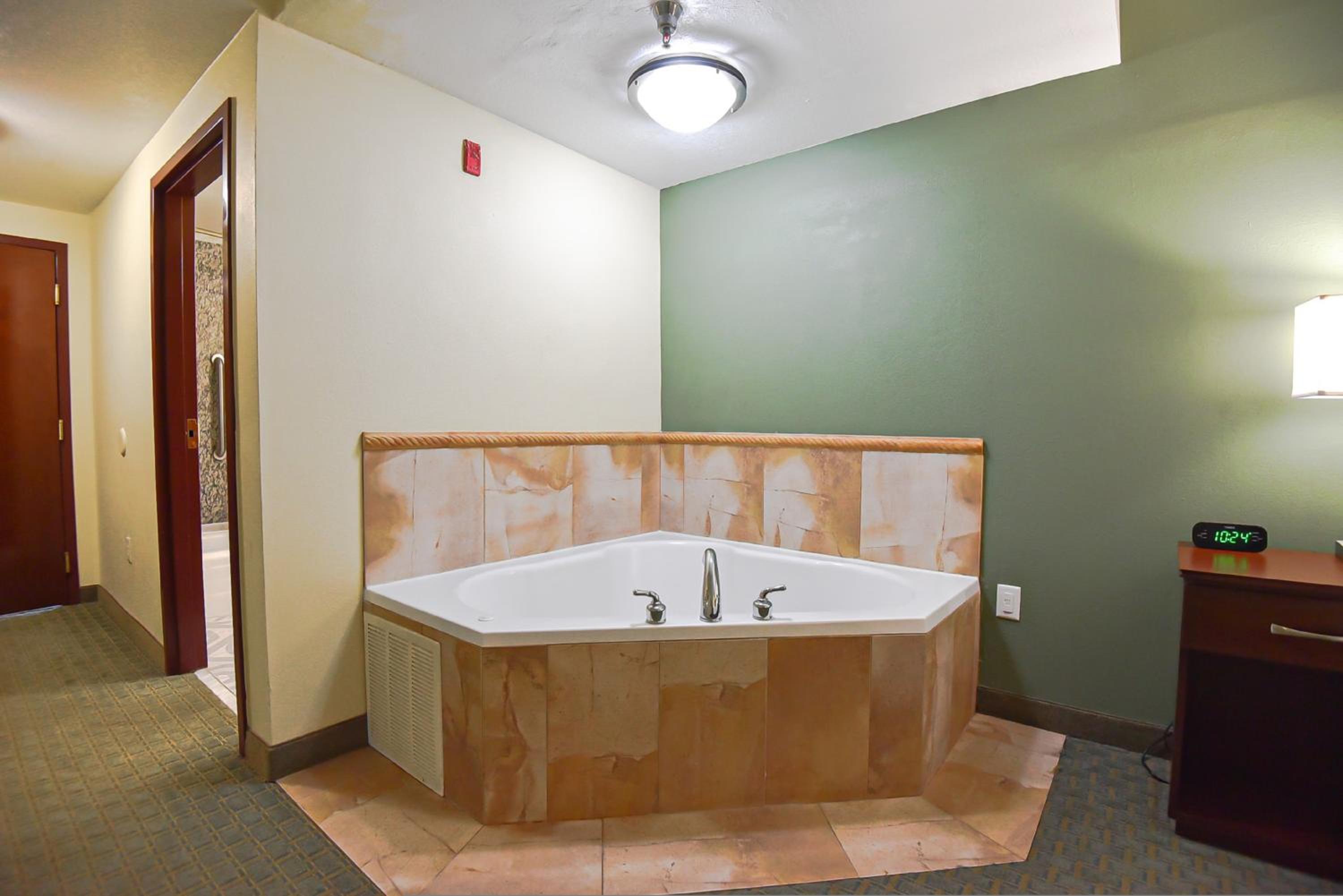 holiday inn express and suites cocoa by ihg