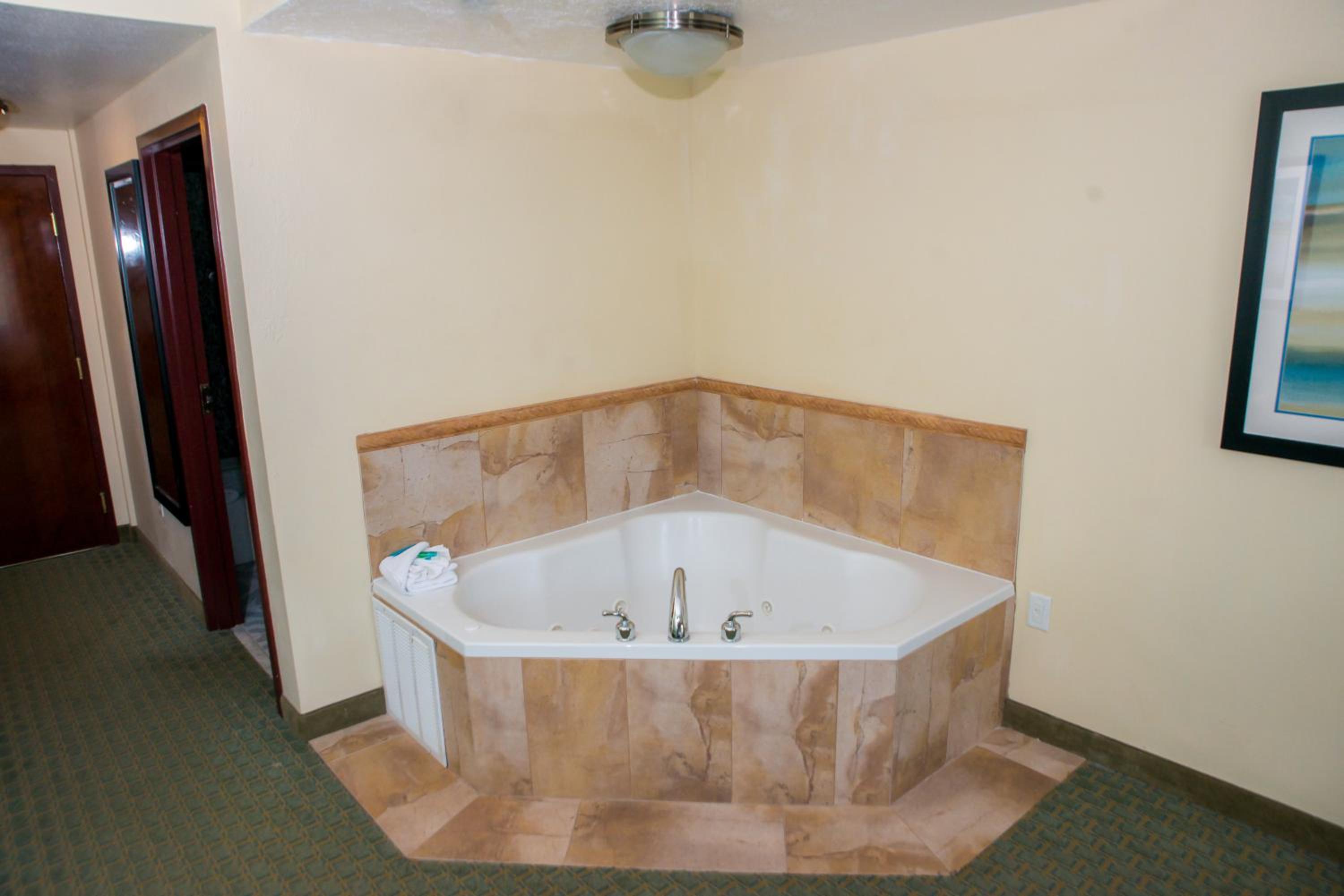 holiday inn express and suites cocoa by ihg