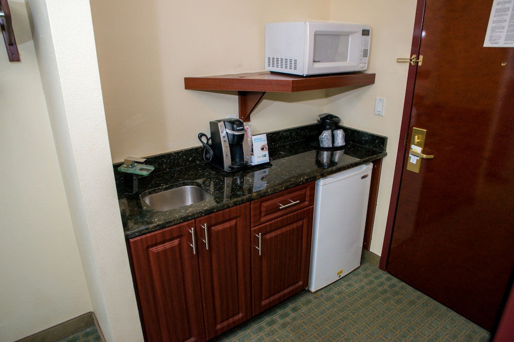 holiday inn express and suites cocoa by ihg