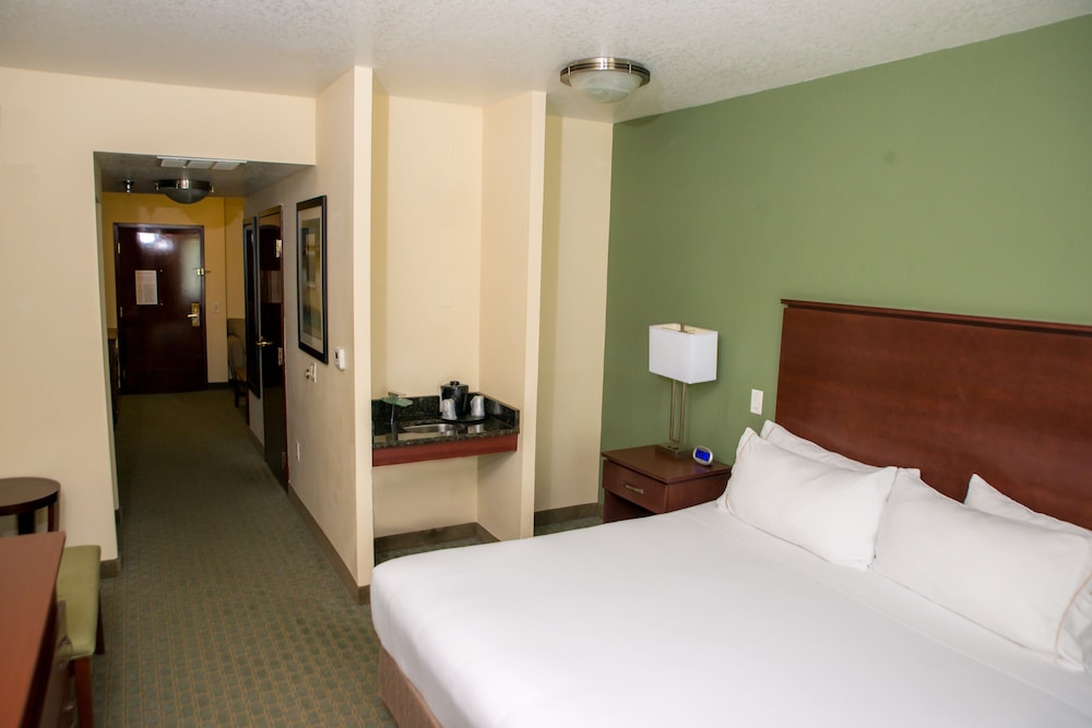 holiday inn express and suites cocoa by ihg
