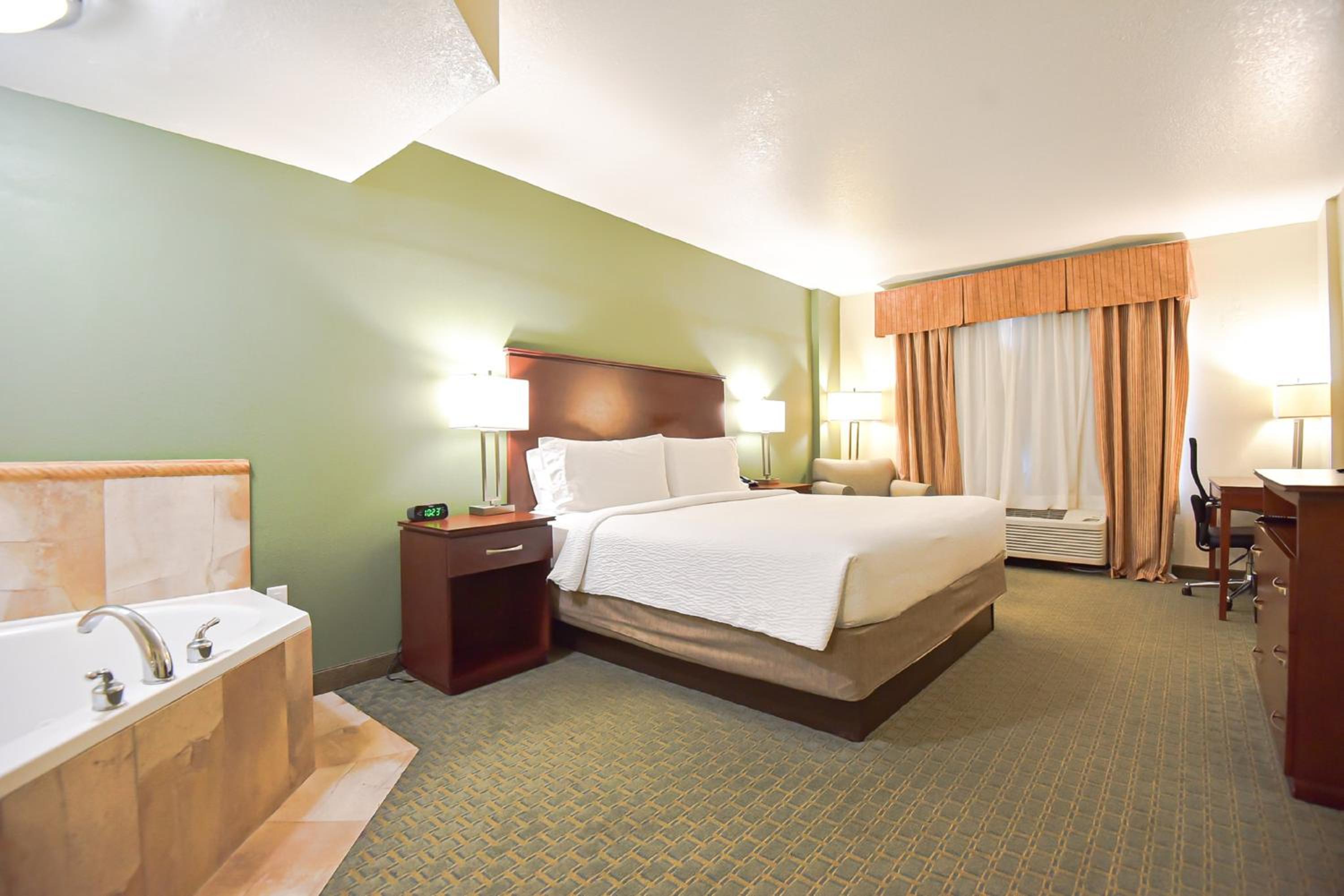 holiday inn express and suites cocoa by ihg