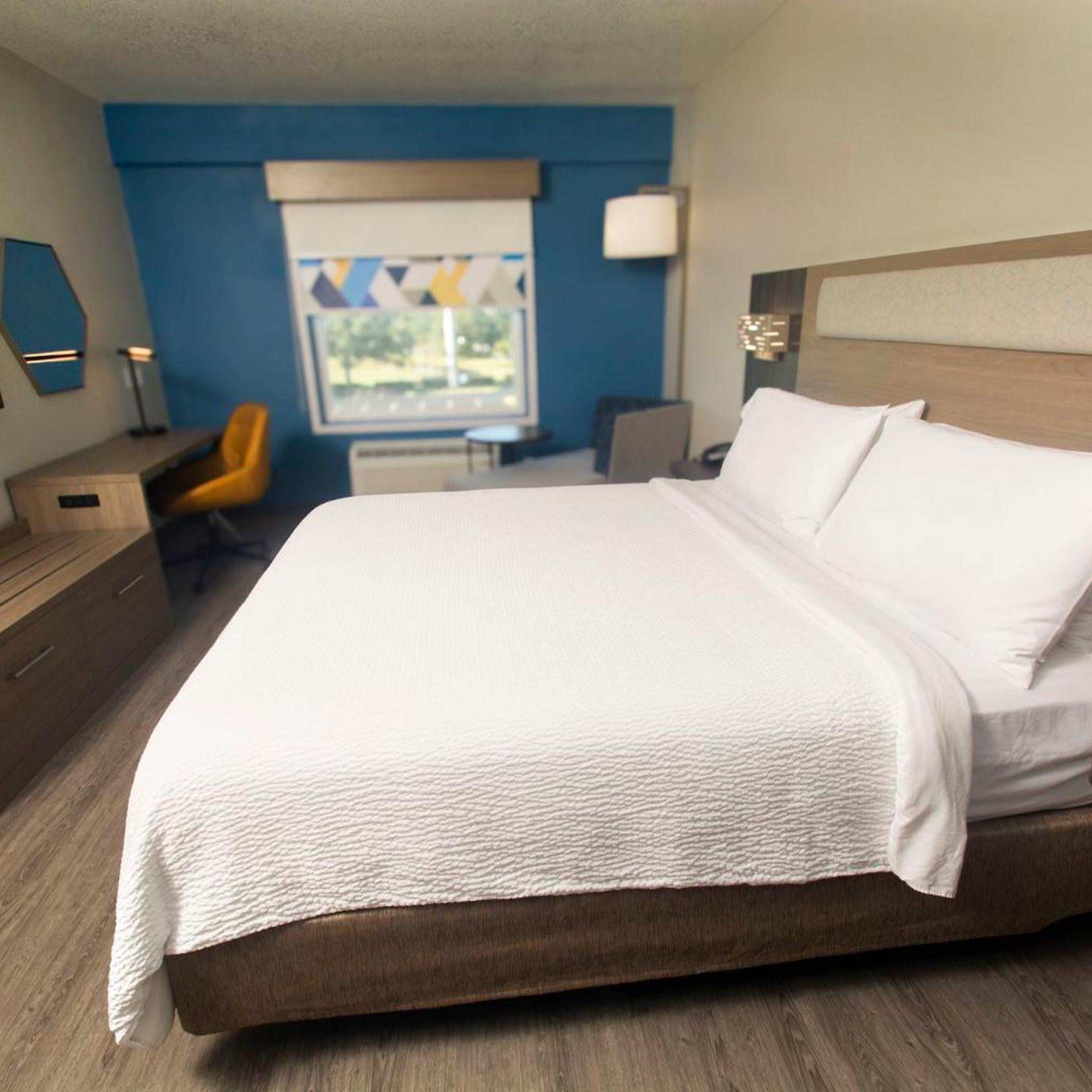 holiday inn express and suites cocoa by ihg