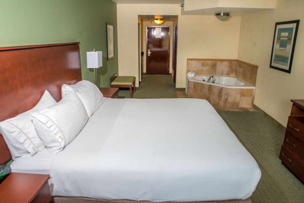 holiday inn express and suites cocoa by ihg