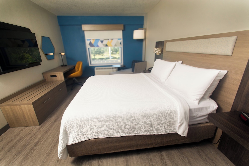 holiday inn express and suites cocoa by ihg