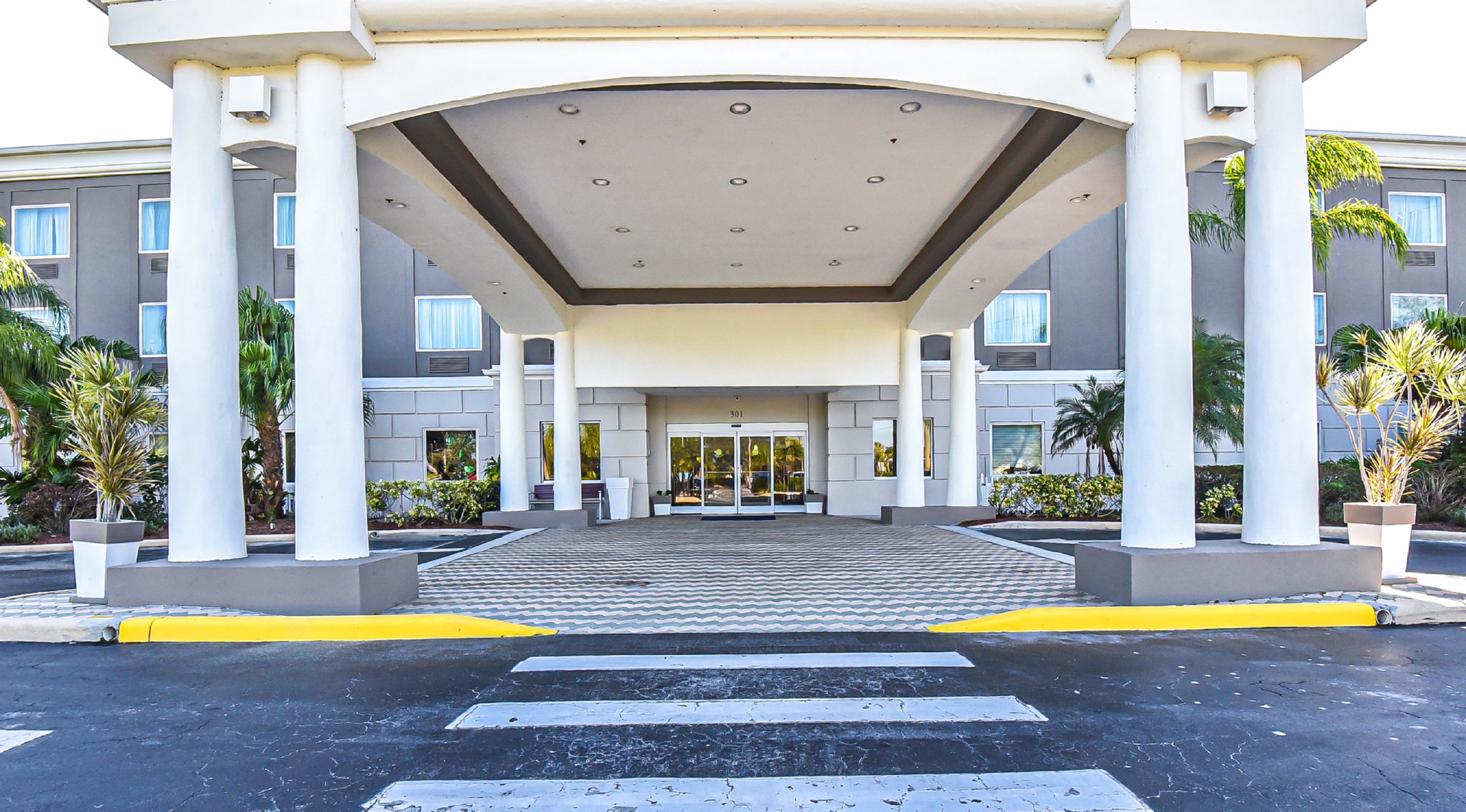 holiday inn express and suites cocoa by ihg
