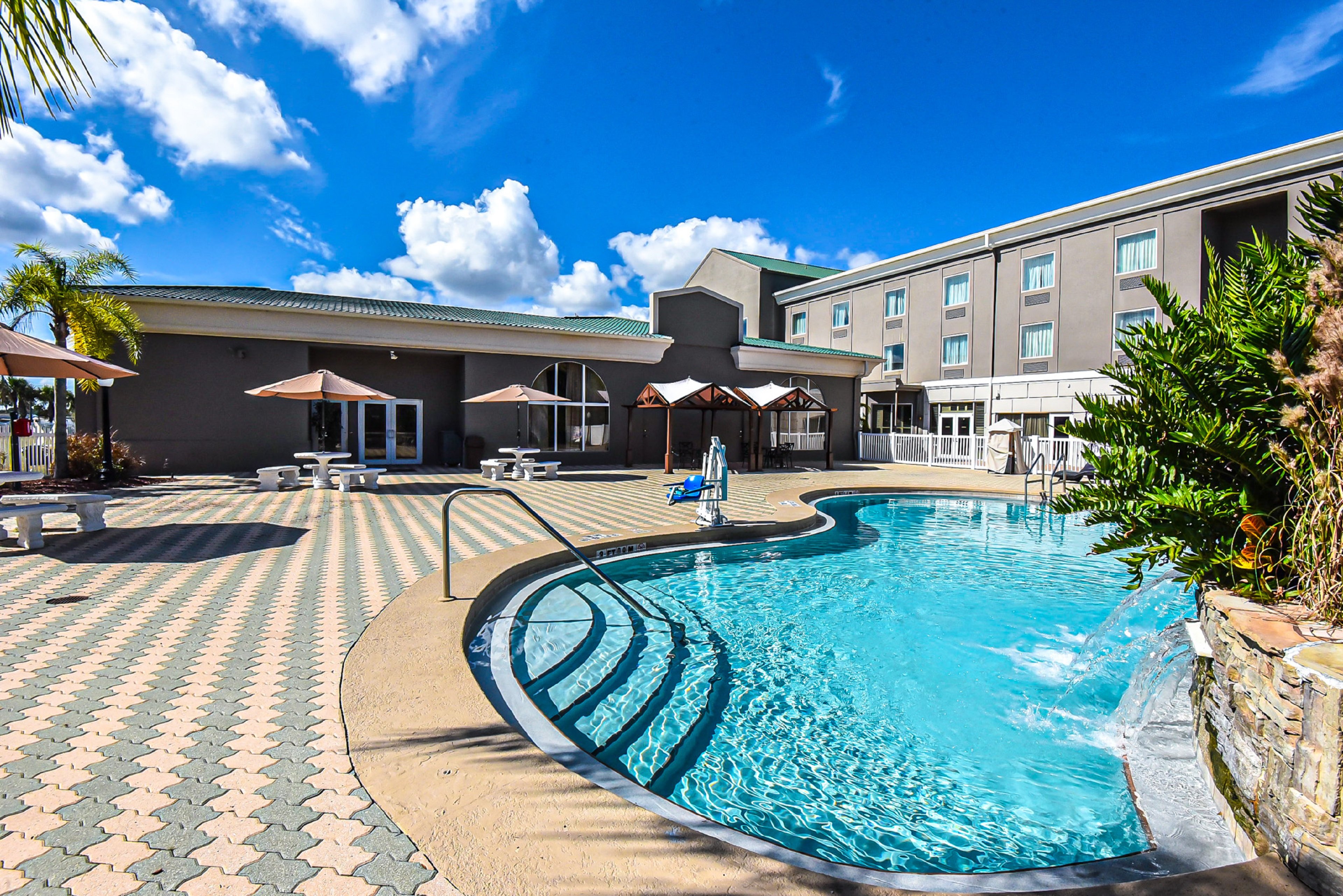 holiday inn express and suites cocoa by ihg